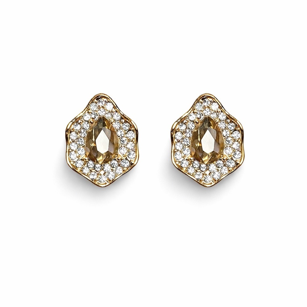 ⚜️ Elegant Gold and Silver Stud Earrings